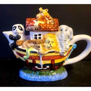 NOAH'S ARK Ceramic Teapot, New World Specialties Hand‎ Painted Vintage